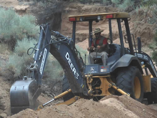 Steve Vrooman working a backhoe